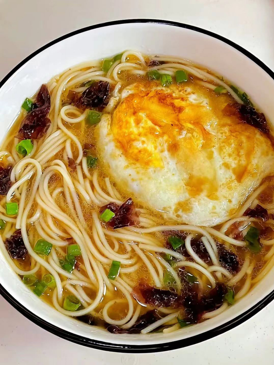 酸汤面条|||过年吃肉吃腻了吧,快来上一碗清爽酸汤面吧,吃下去胃里很