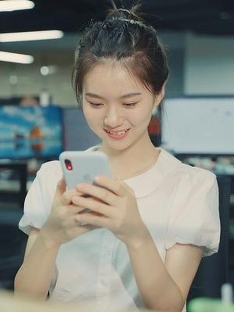 抖音剧情十大美女博主 田小野  田小野与莫邪同属广州神狼文化.