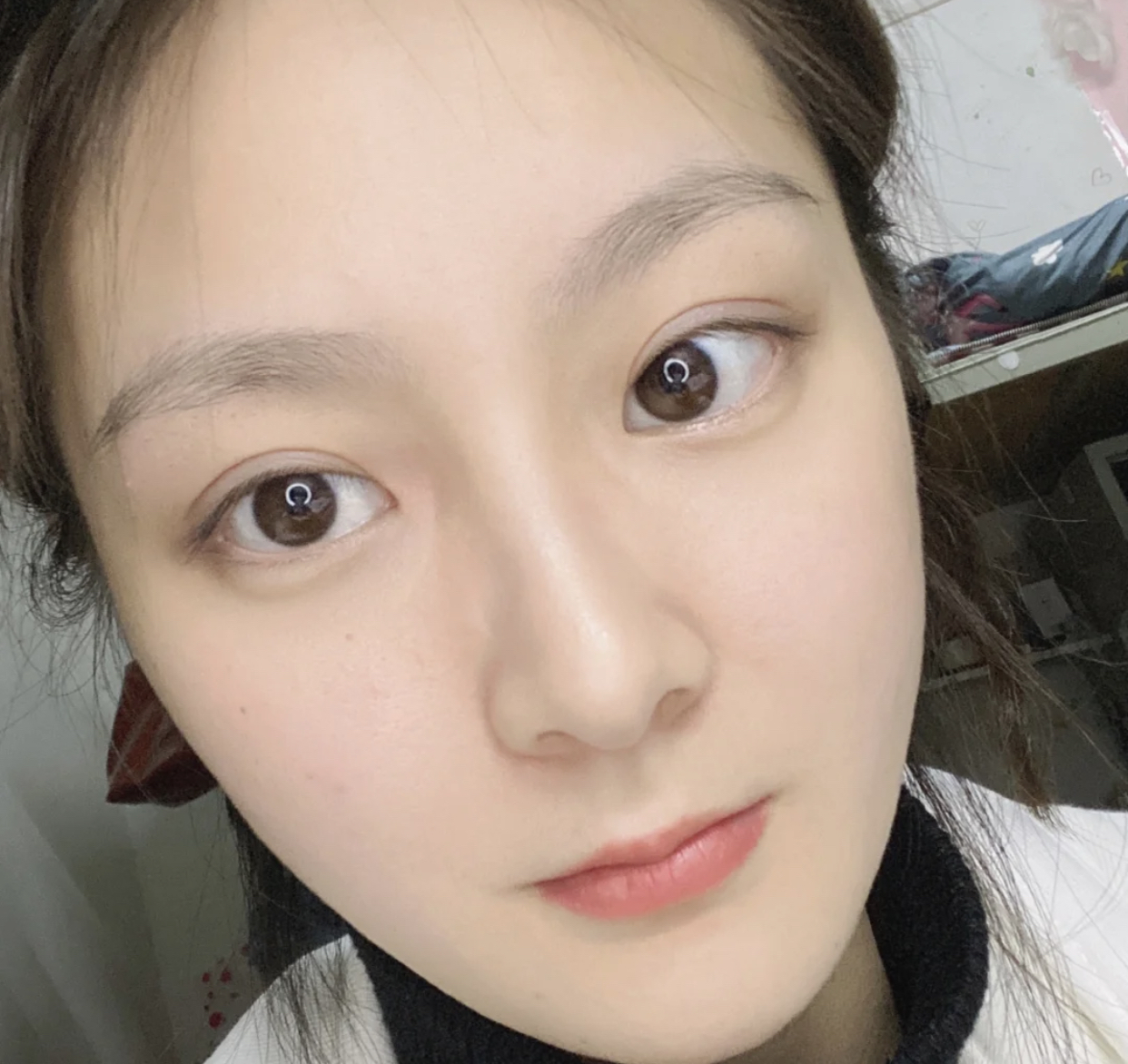 双眼皮有这几个特征的女人,实际"很显老"!眼窝深是其一!