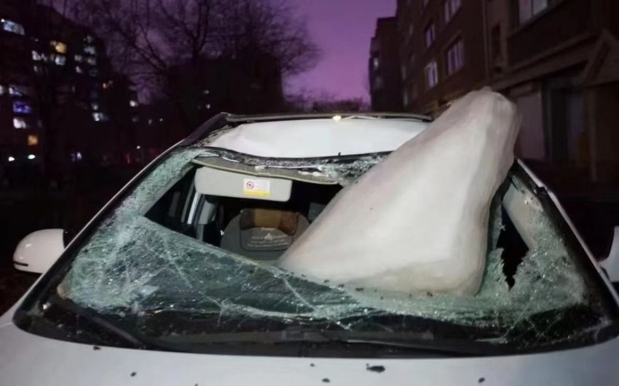 这是广东下冰雹了的场景,想看看北方的#趣图搞笑