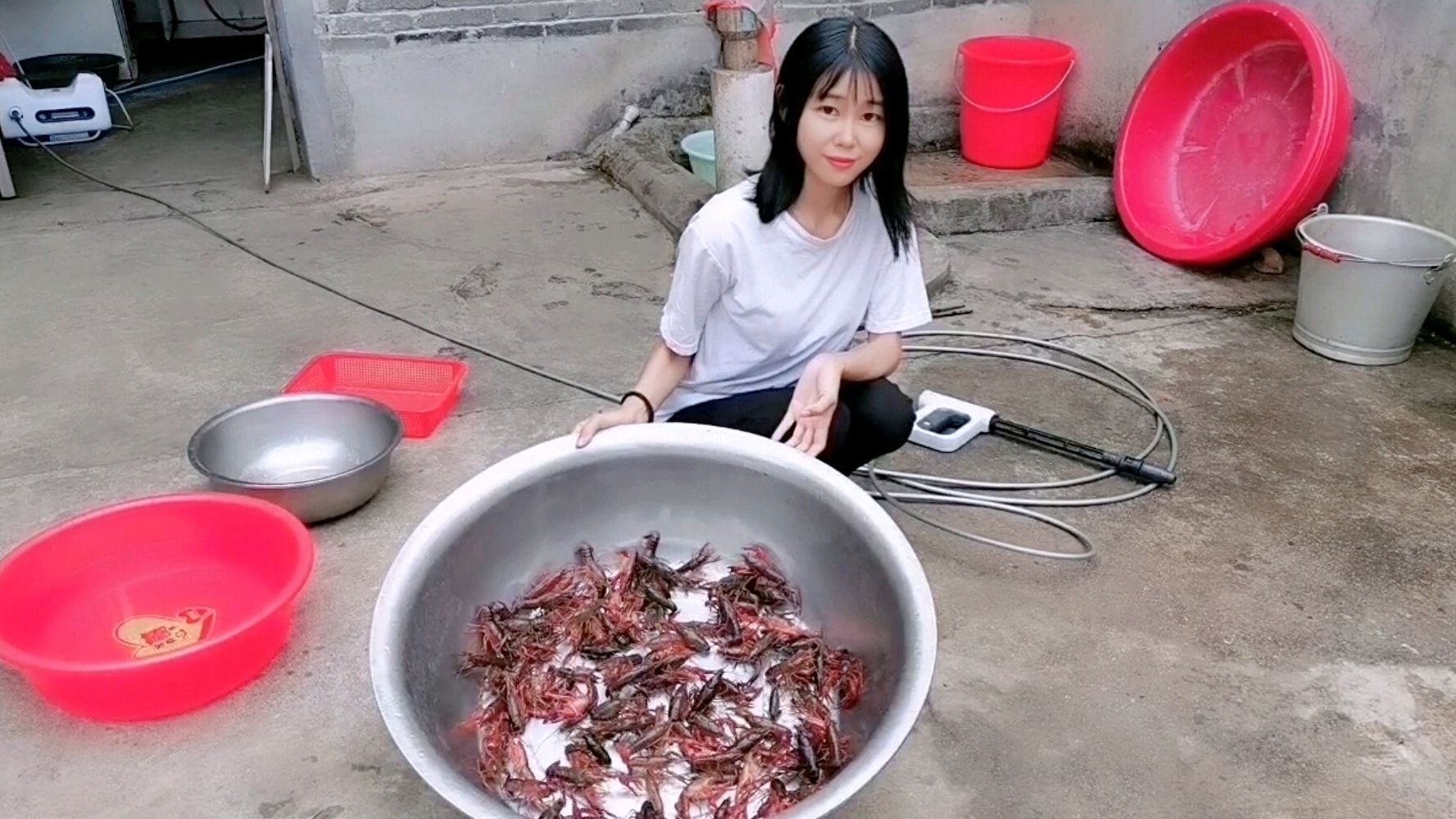 小龙虾这样吃才叫爽,一次烧一大盆,香辣过瘾,肉质Q弹,吃嗨了