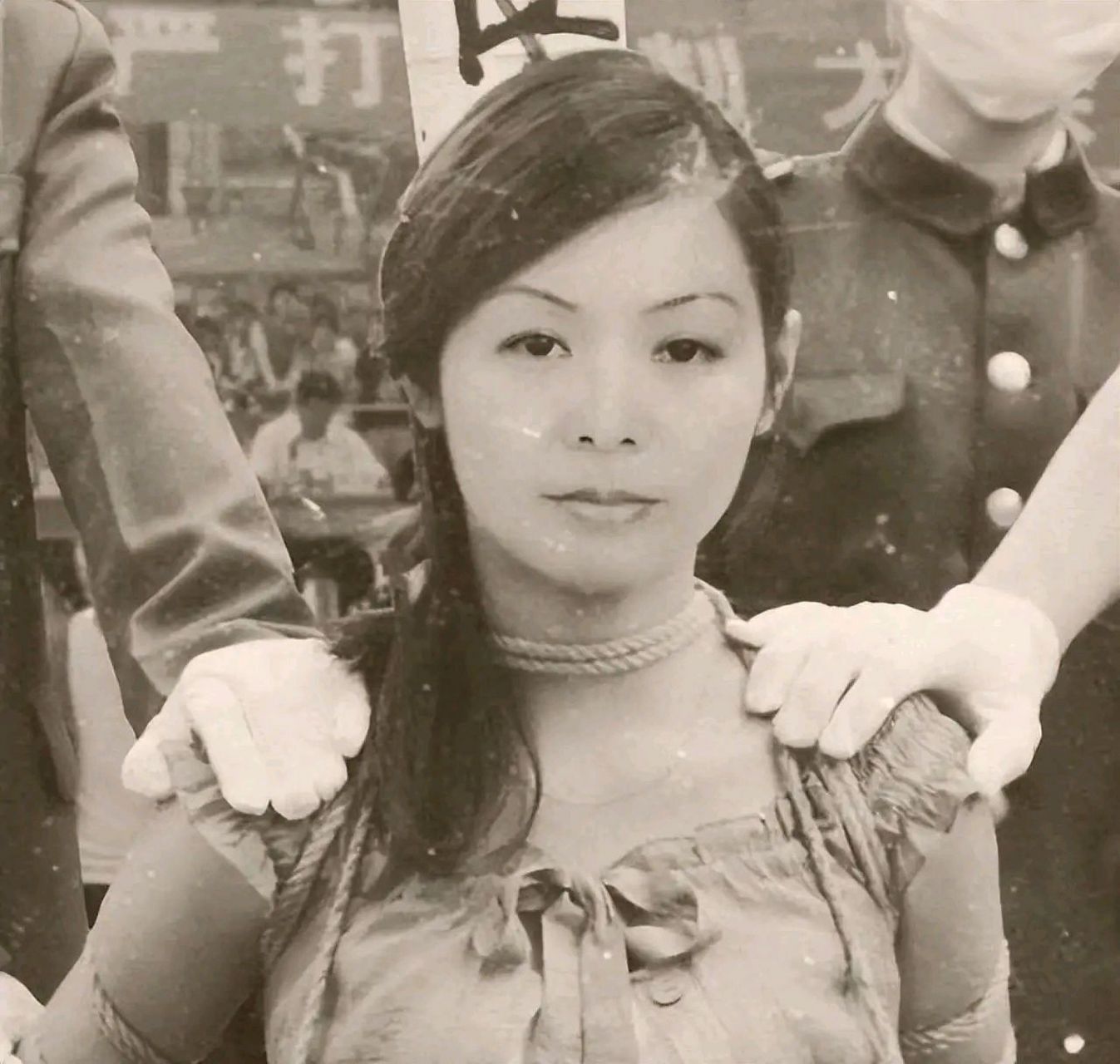" 这是1983年,一名年轻女人在被处决前,喊出的最后一句话.