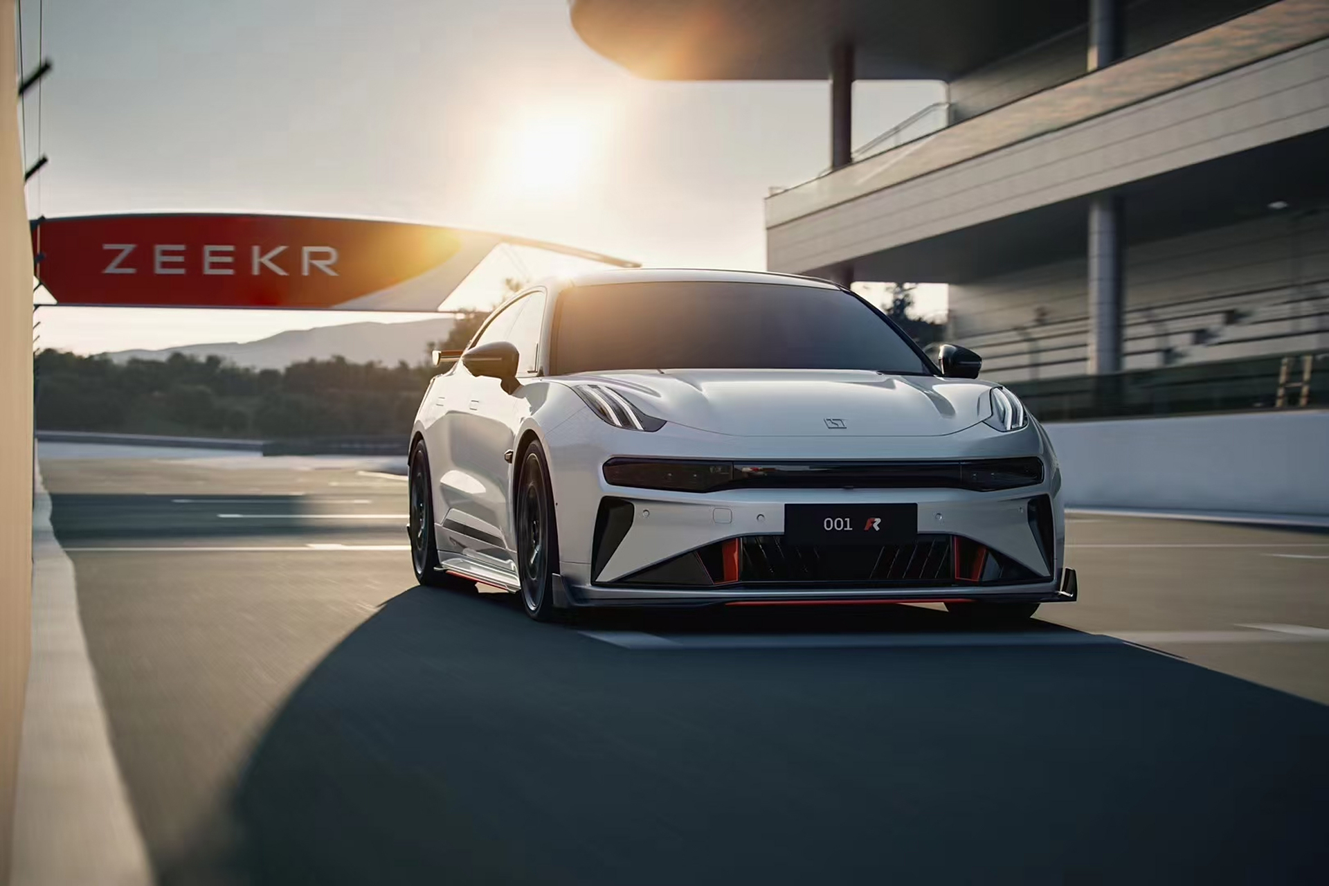 极氪汽车将推出售价超百万元的 zeekr 001 fr新车型,这是继比亚迪推出