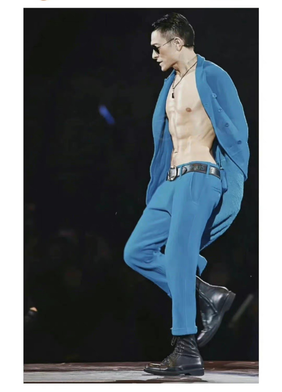 这就是61岁的小伙子刘德华吗 #刘德华腹肌照# 67