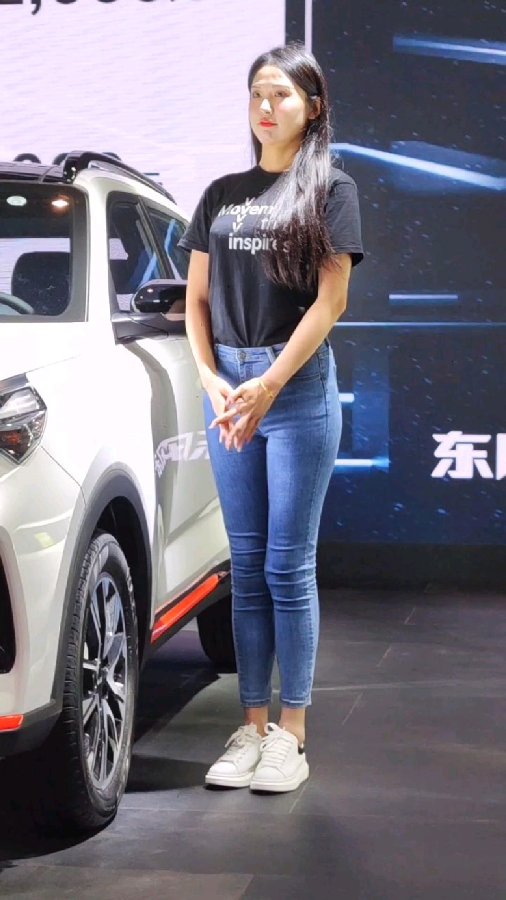 牛仔车模小姐姐yyds