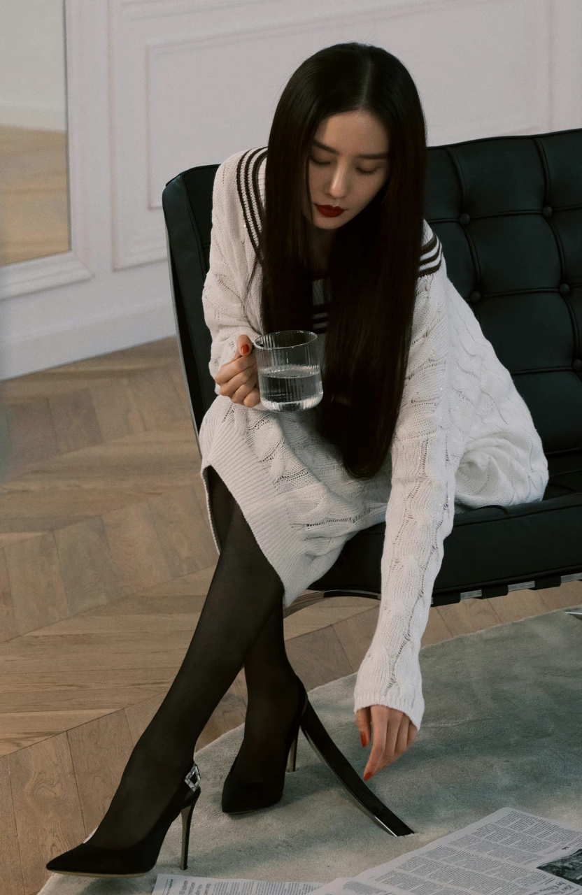 刘诗诗的黑丝和高跟鞋造型,哪个更美?