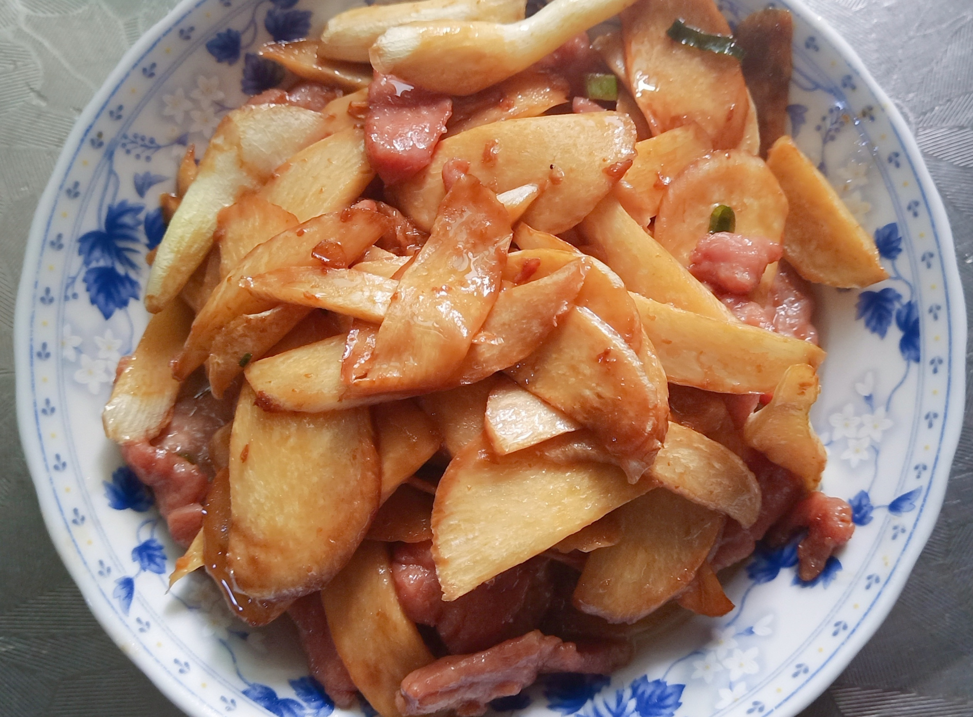 南方人的饭桌上经常出现的家常菜——茭白炒肉