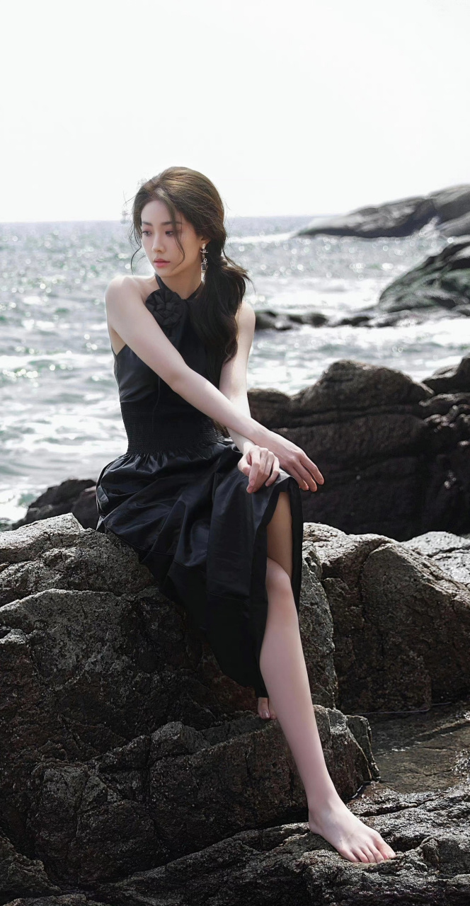 the9成员喻言凉鞋美脚合集,2022年,喻言参与演唱的单曲《无名的远方》