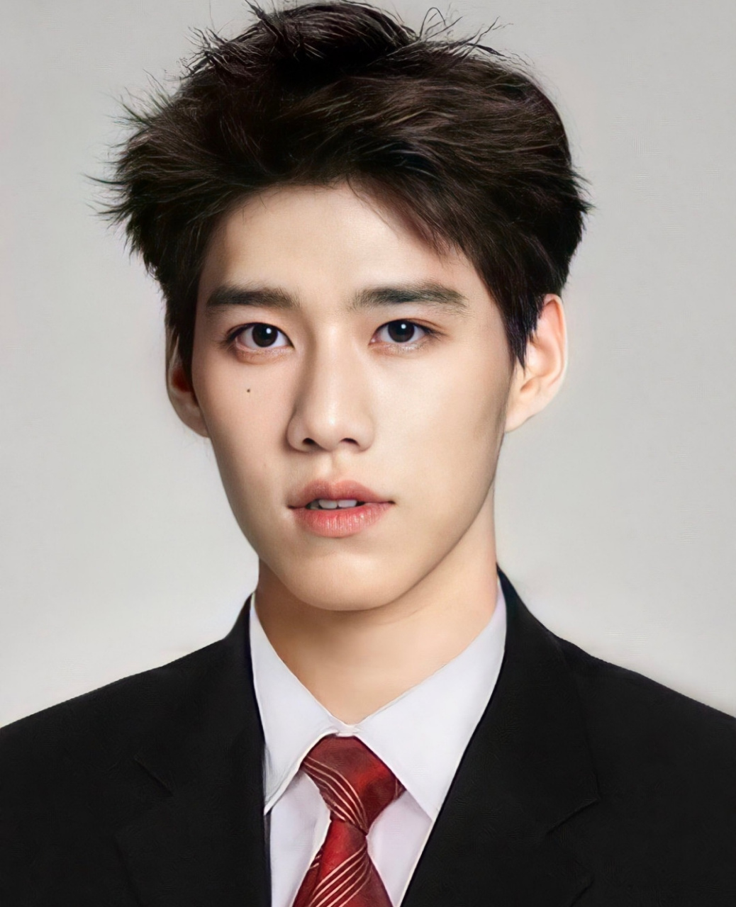 娱乐# 男明星证件照大赏,五官立体真的很占优势#明星# #美式证件照