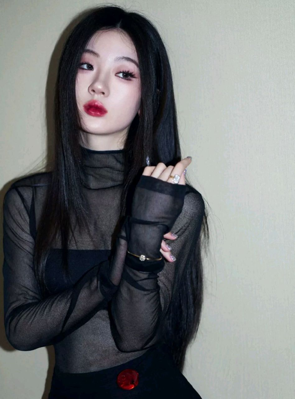 单依纯在《中国好声音》风波后,首次出席活动.