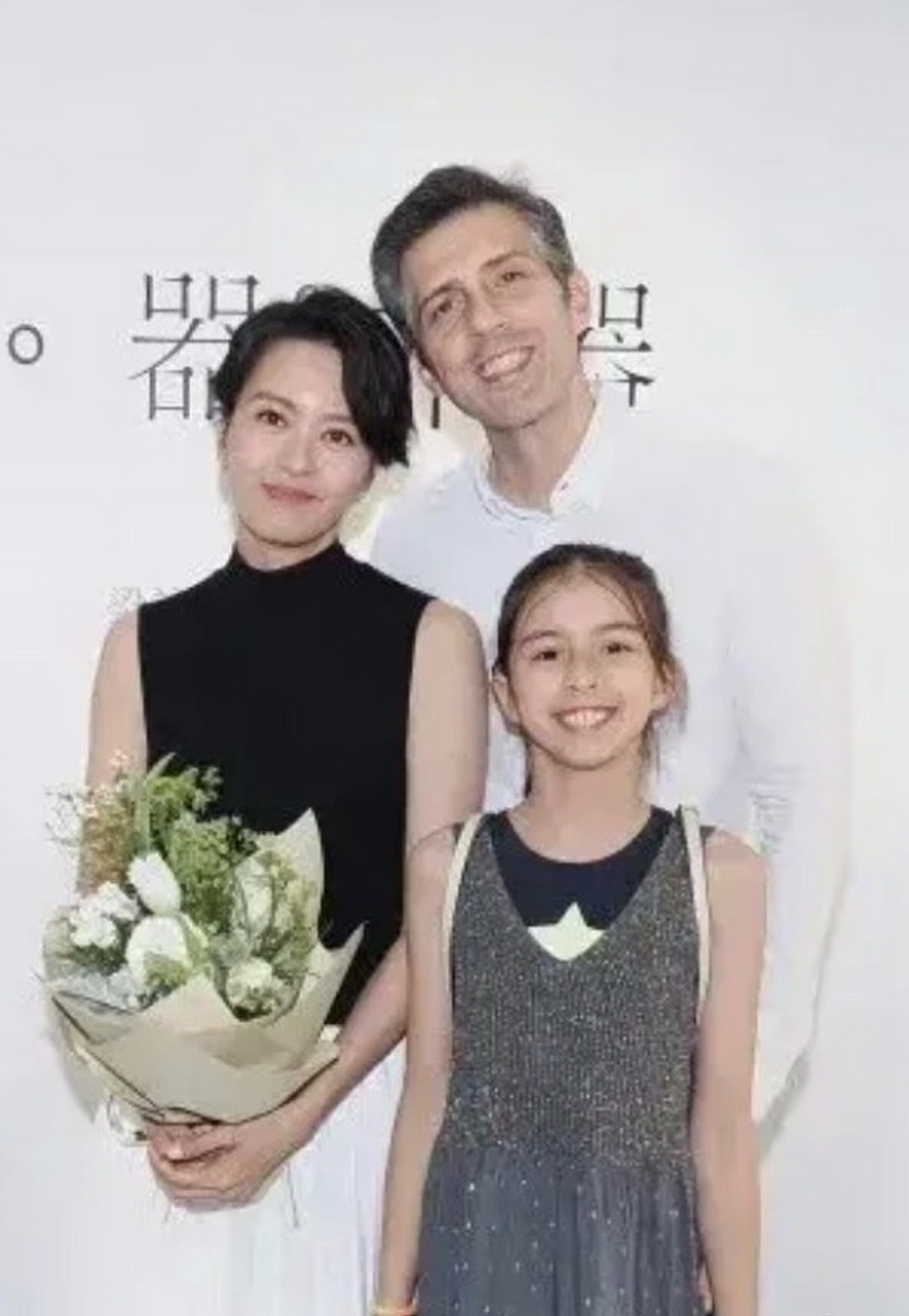 梁咏琪的女儿和她老公简直是复制粘贴! 67