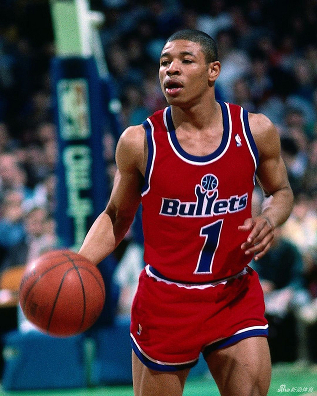 蒂尼·博格斯(tyrone bogues),是nba历史上最矮的球员,身高仅有1.60米