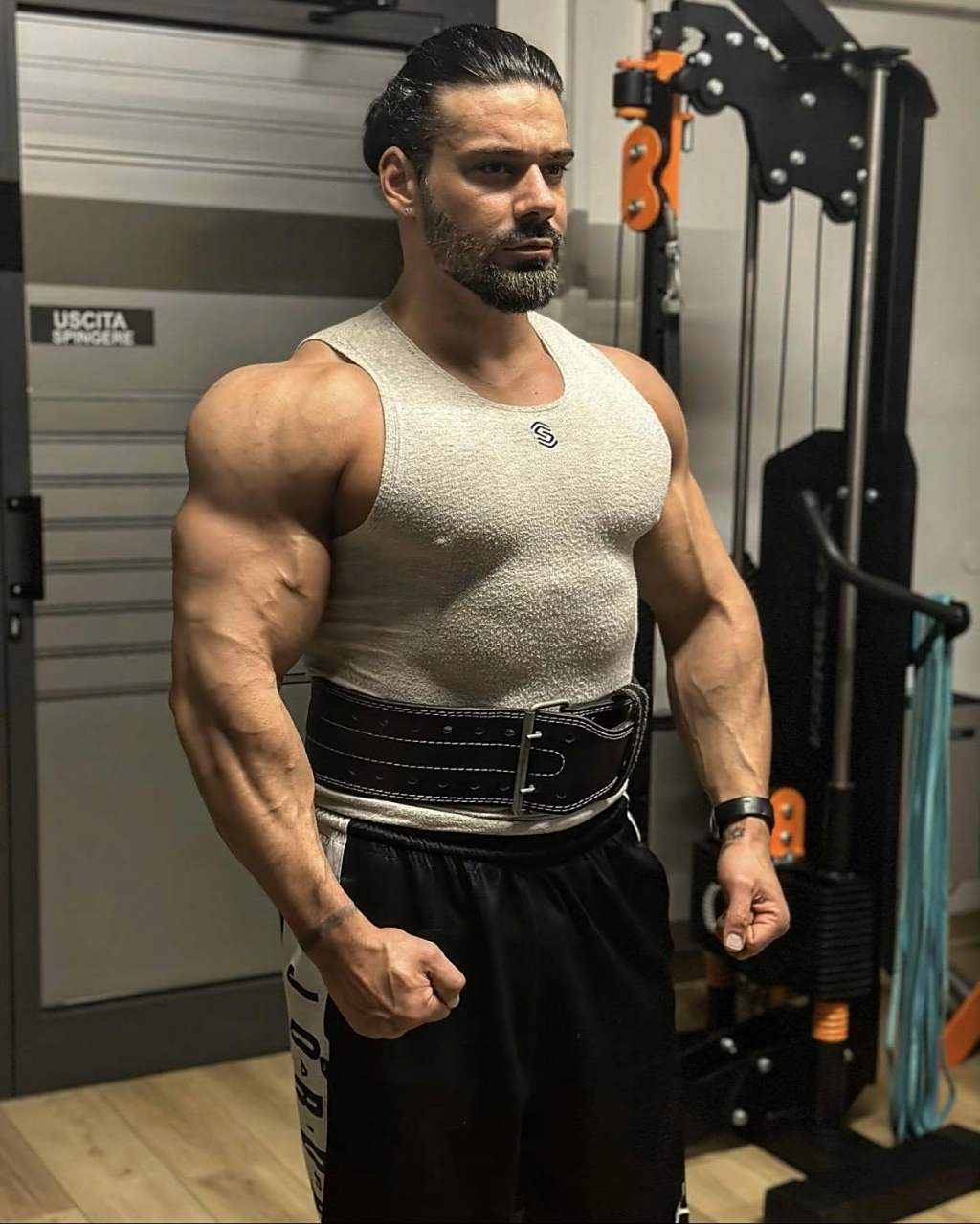 欧美猛男大帅哥,完美身材肌肉线条优美,尽显完美曲线