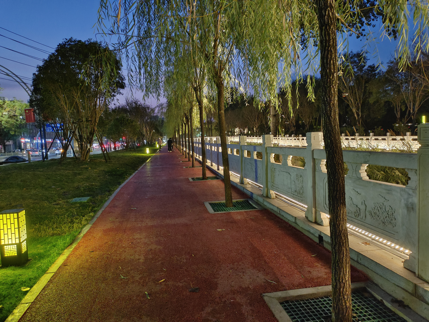 经过3年的封闭施工,安阳三角湖公园以崭新的面貌呈现在大家面前,公园