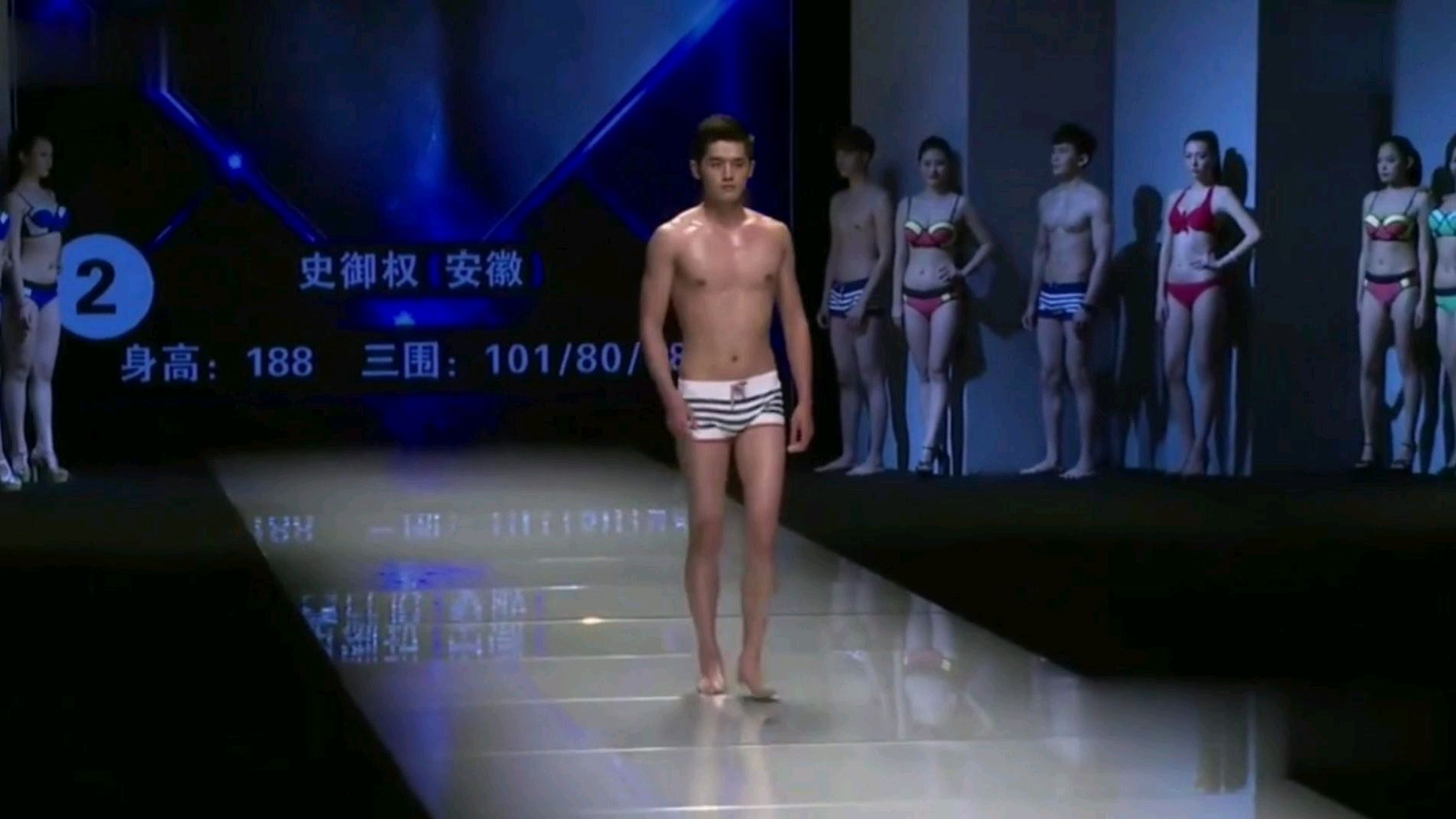 行走得荷尔蒙,肌肉男精彩秀场,个个帅得不知所措