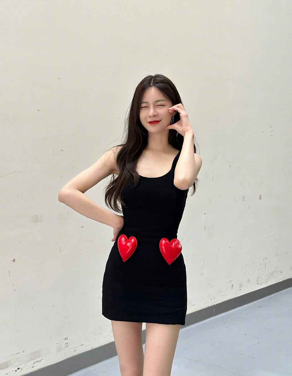 沈梦辰的身材这么好的吗!又直又细,像个笔杆子似的.