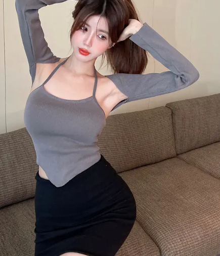 霸气姐姐王菲:胸大还穿吊带,时尚态度无人能及!