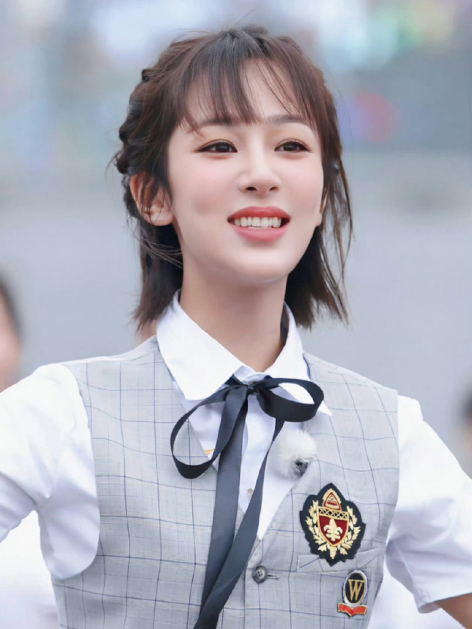 杨紫近期被某男生疯狂追求?