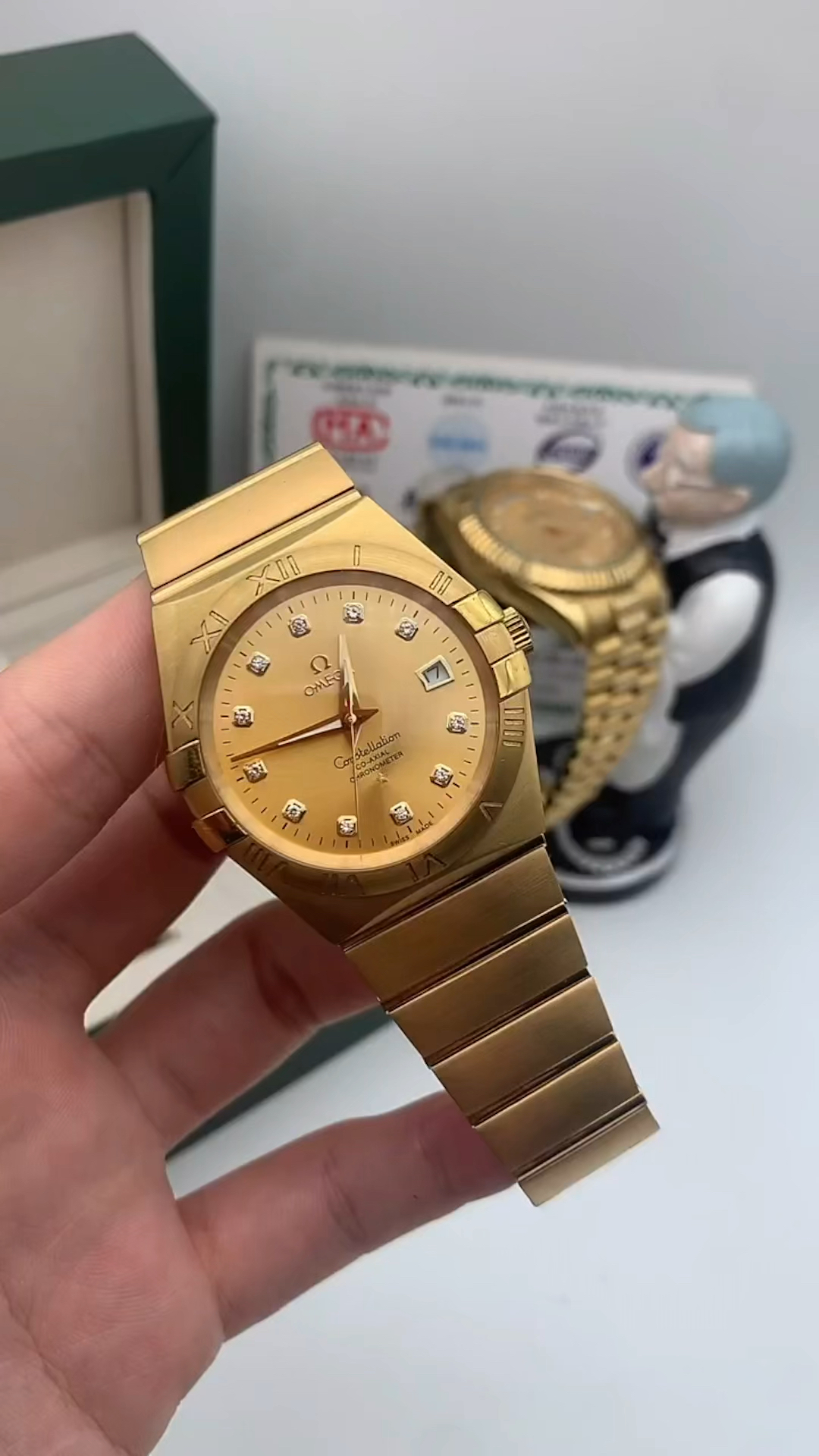 欧米茄星座最经典的腕表,全金色镶钻设计深受男士喜爱