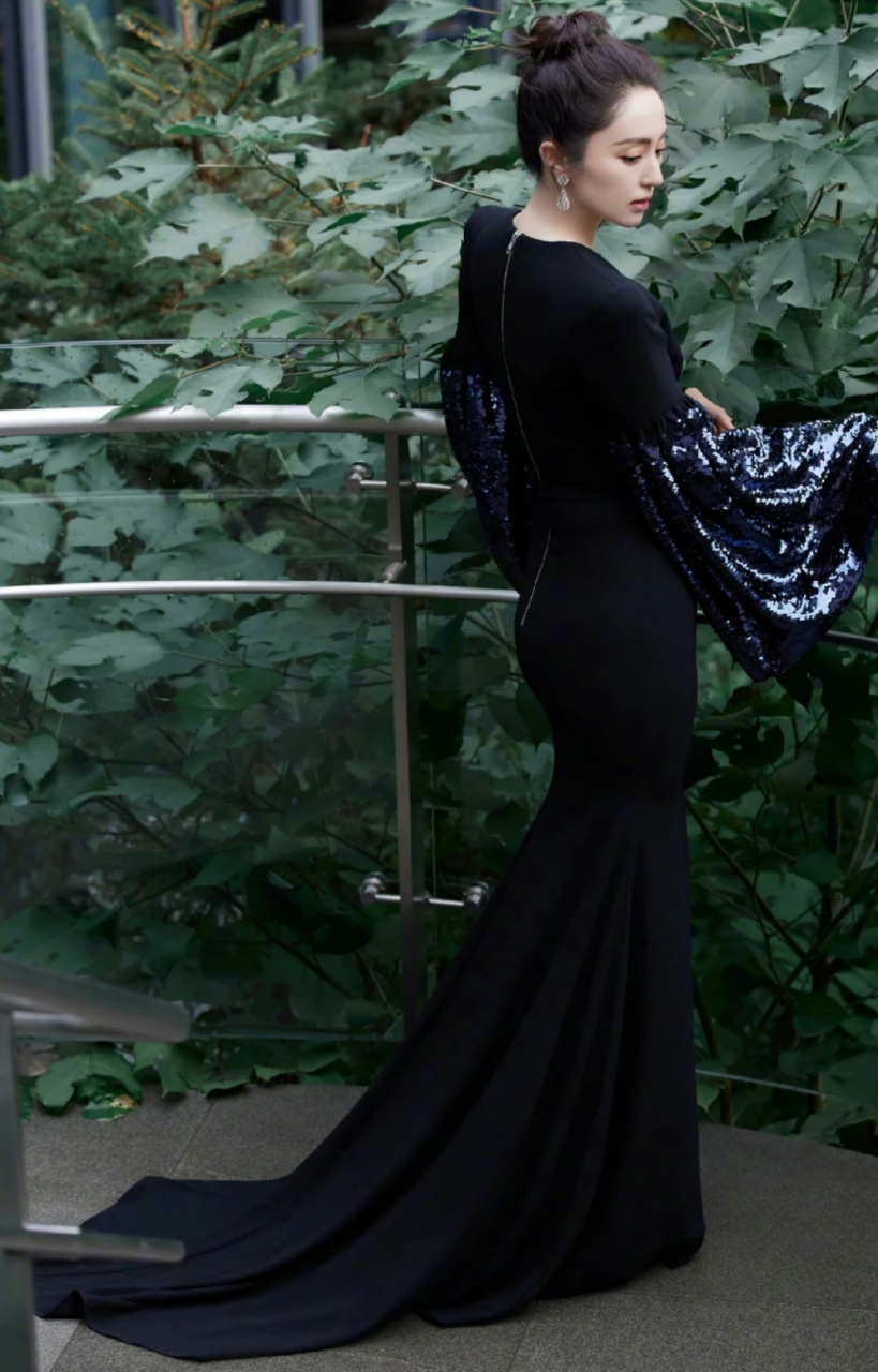 董璇成熟而有魅力的女人