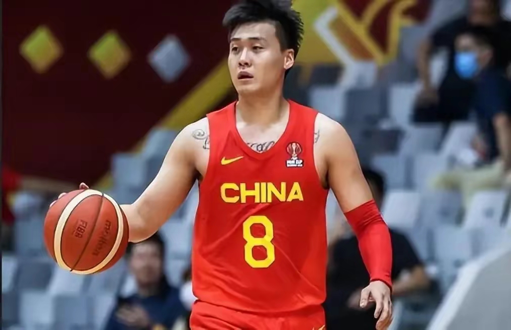 25岁胡明轩与27岁赵睿,广东为什么放弃赵睿,两人差距在哪?