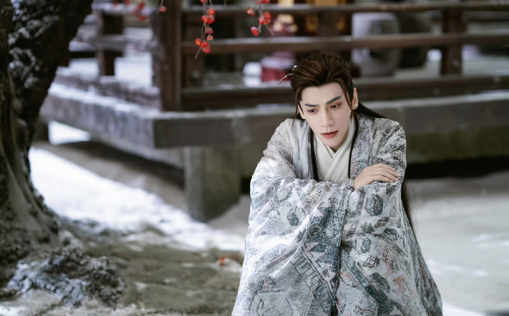 白鹿罗云熙主演的电视剧#长月烬明# 已经播出了,很多观众吐槽声音和