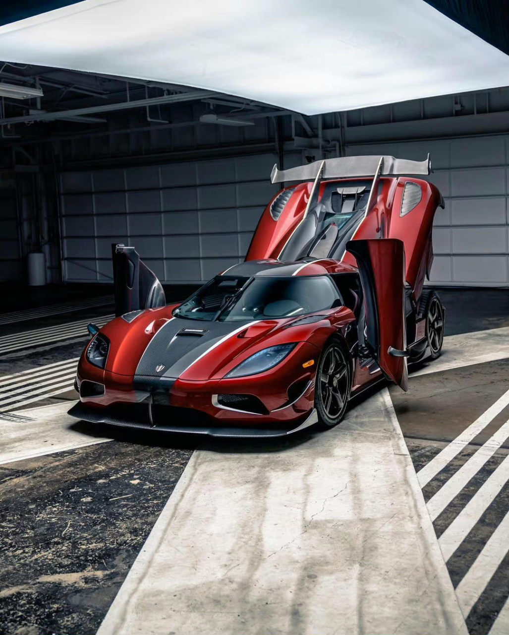 科尼赛克agera是瑞典超级跑车制造商科尼赛克(koenigsegg)生产的一款