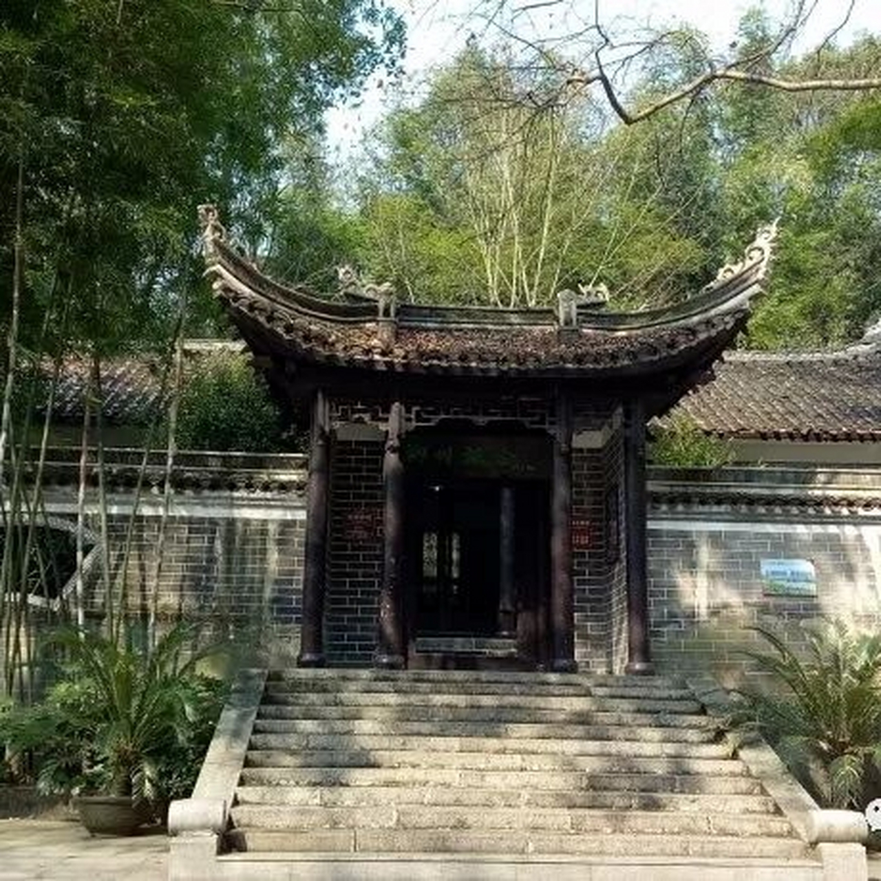 近日,一则关于河南固始县秦氏故居的消息引起了网友们的关注.