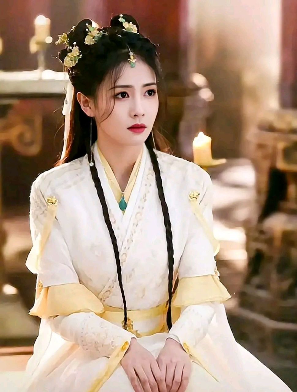 黎苏苏是神魔之女,看剧的时候就觉得为什么初凰看到