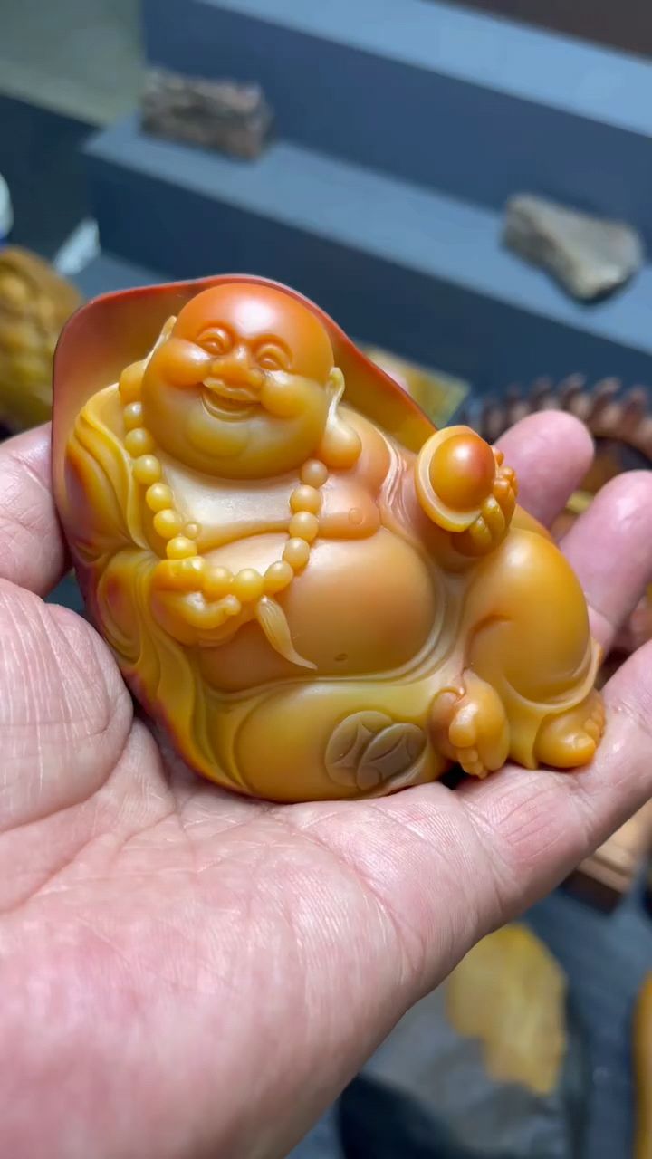 金丝玉中的贵族,精品沙漠漆雕刻创作,温润细腻,颜色靓丽.
