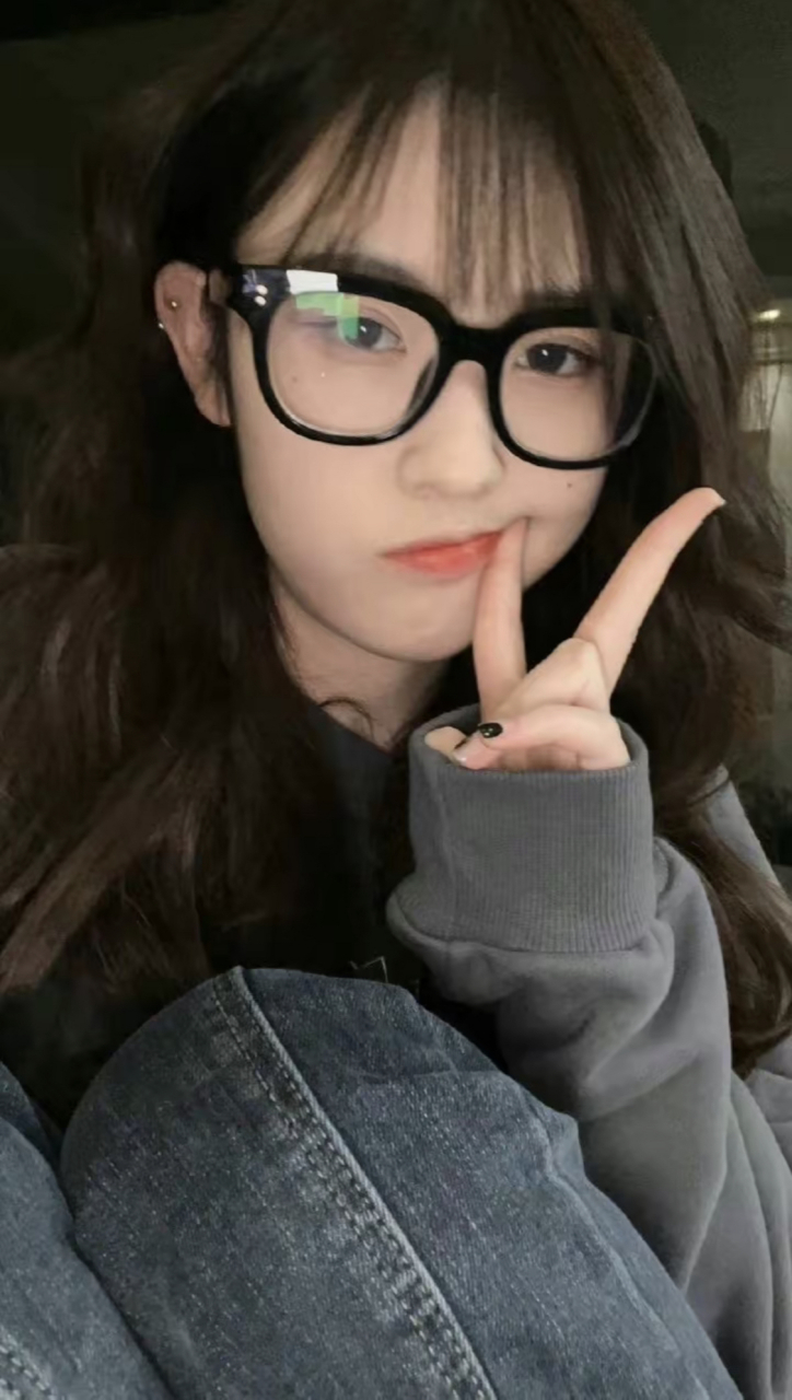 网红美女杀猪饲料 杀猪饲料,真名佘颖欣,2000年出生于福建莆田,身高