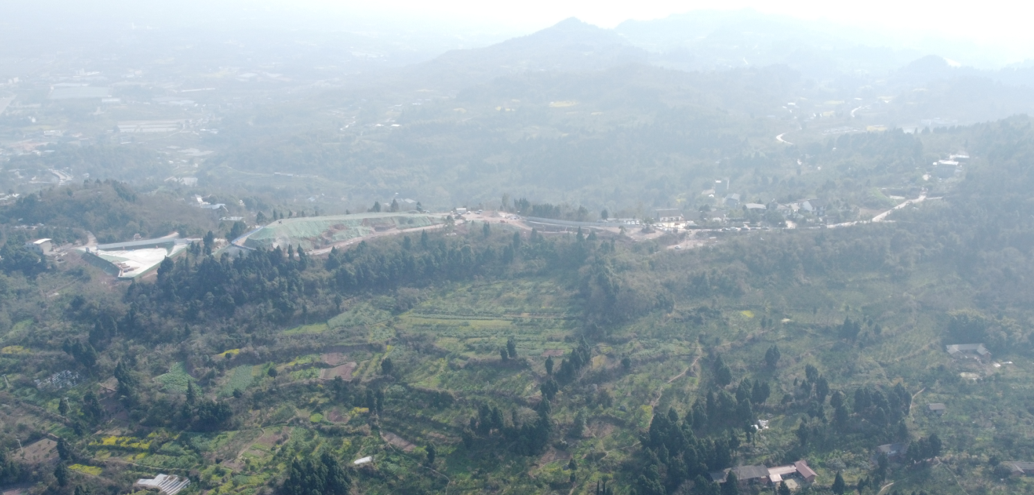 正在建设中的眉山市仁寿县翳嘶山,飞泉山观景平台和金马河景观