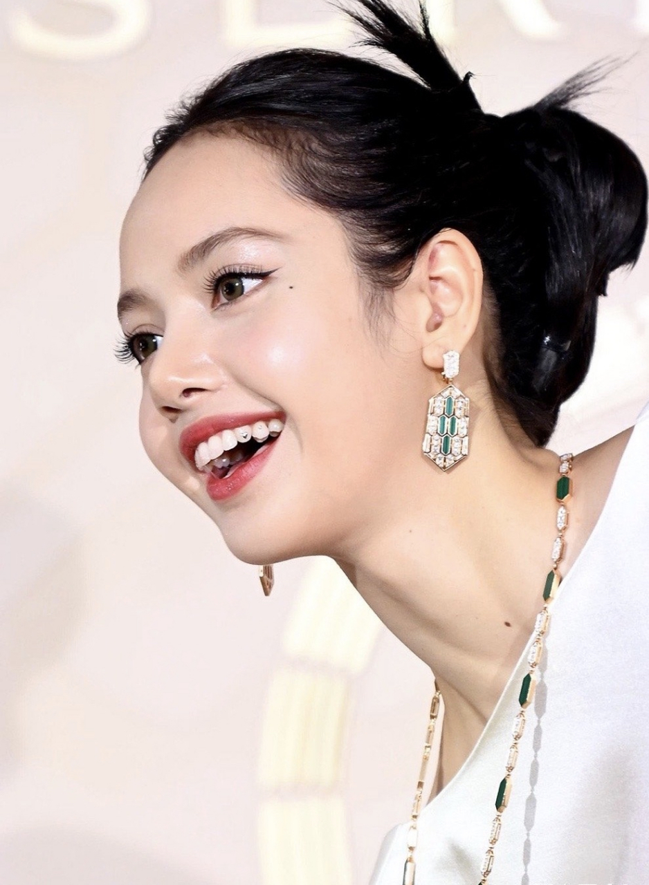 lisa230628活动造型 676767,白色连衣裙礼服真的太美了[心][心]