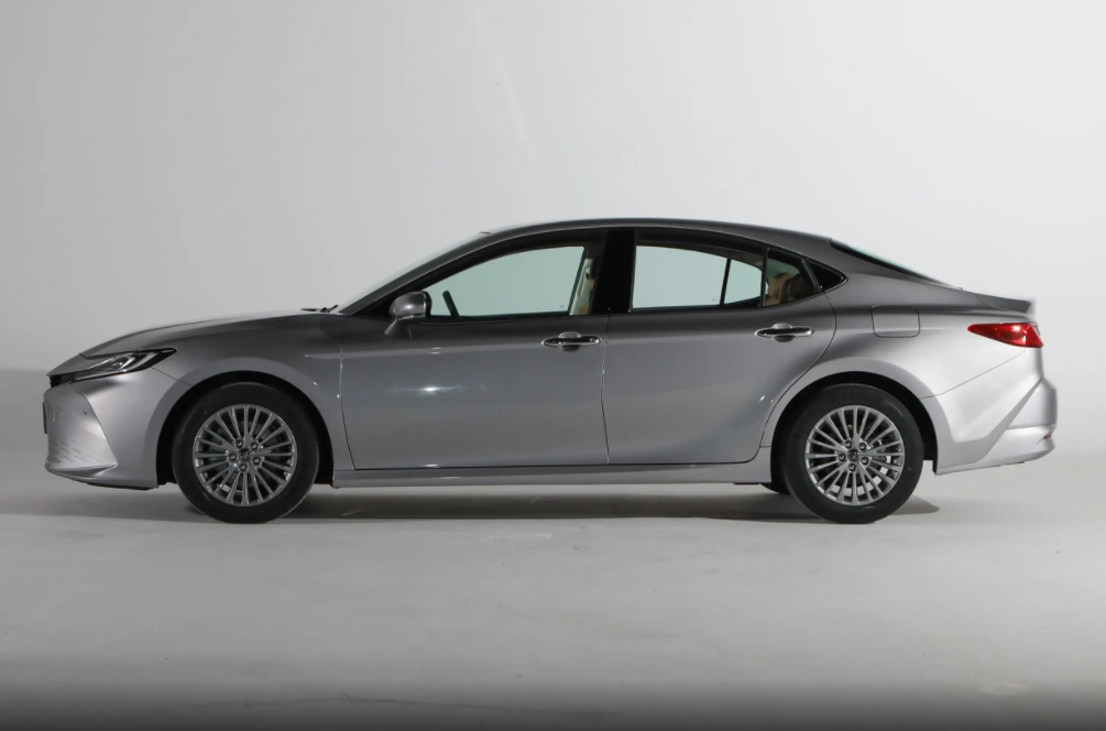 2024款丰田凯美瑞,官方指导价17.98万起,你觉得这个价格怎样?