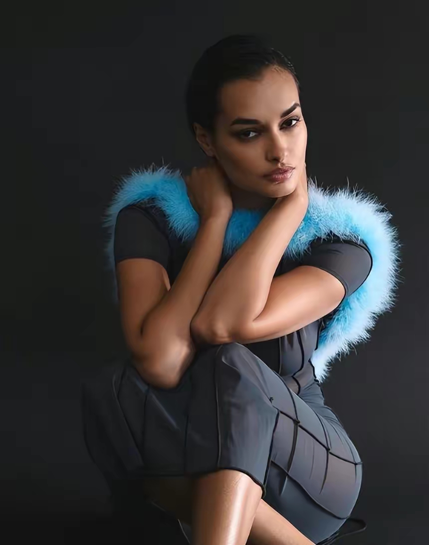 巴西超模维密天使,南美风情闪耀t台:吉泽尔·奥利维拉