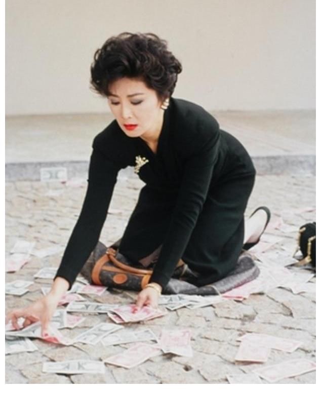 豪门贵妇应该是什么样的?被遗忘的苗金凤,香港影视圈第一贵妇