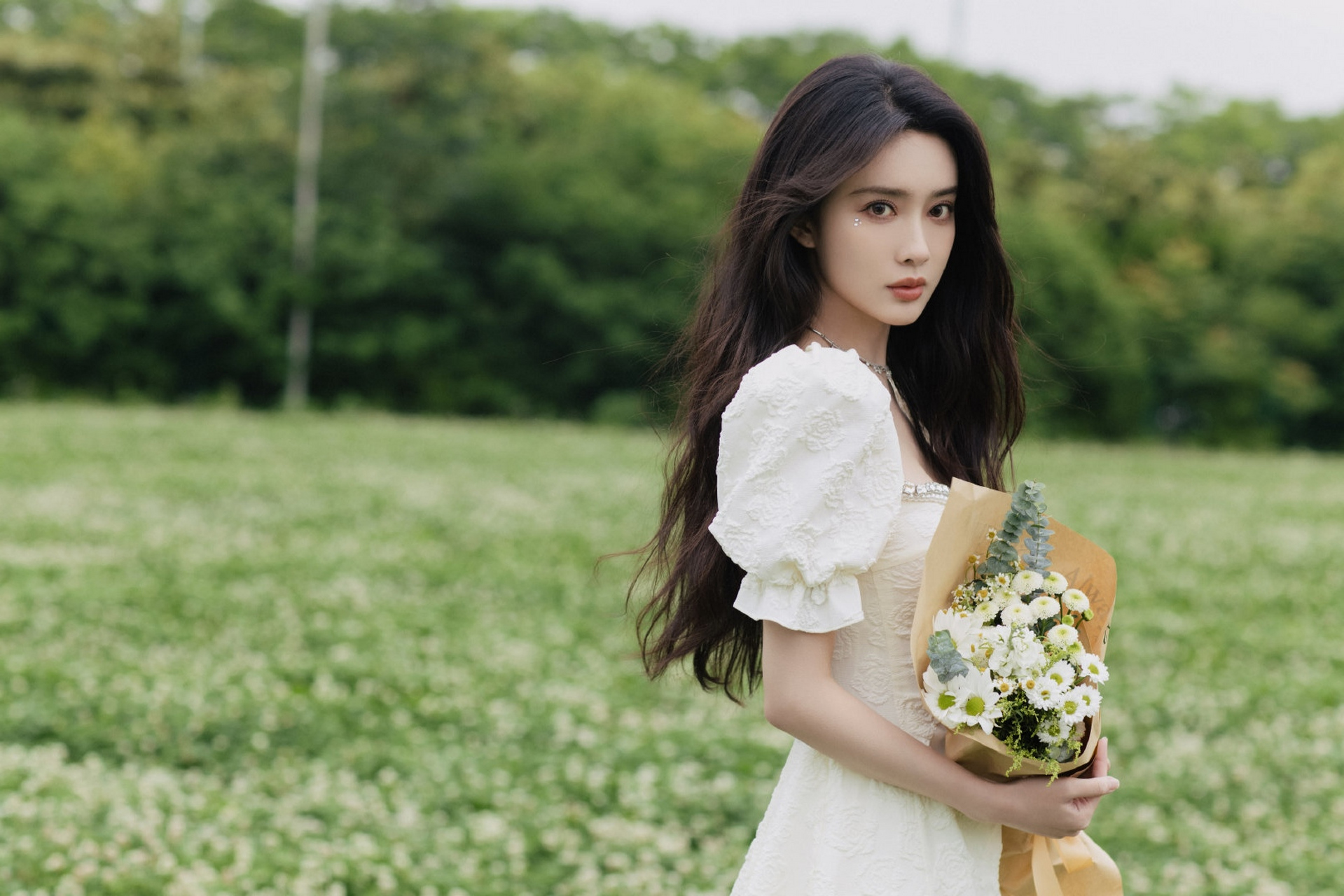 孟子义# 清纯甜美的容颜,俏皮灵动,丰满傲人的事业线,婀娜多姿,风情