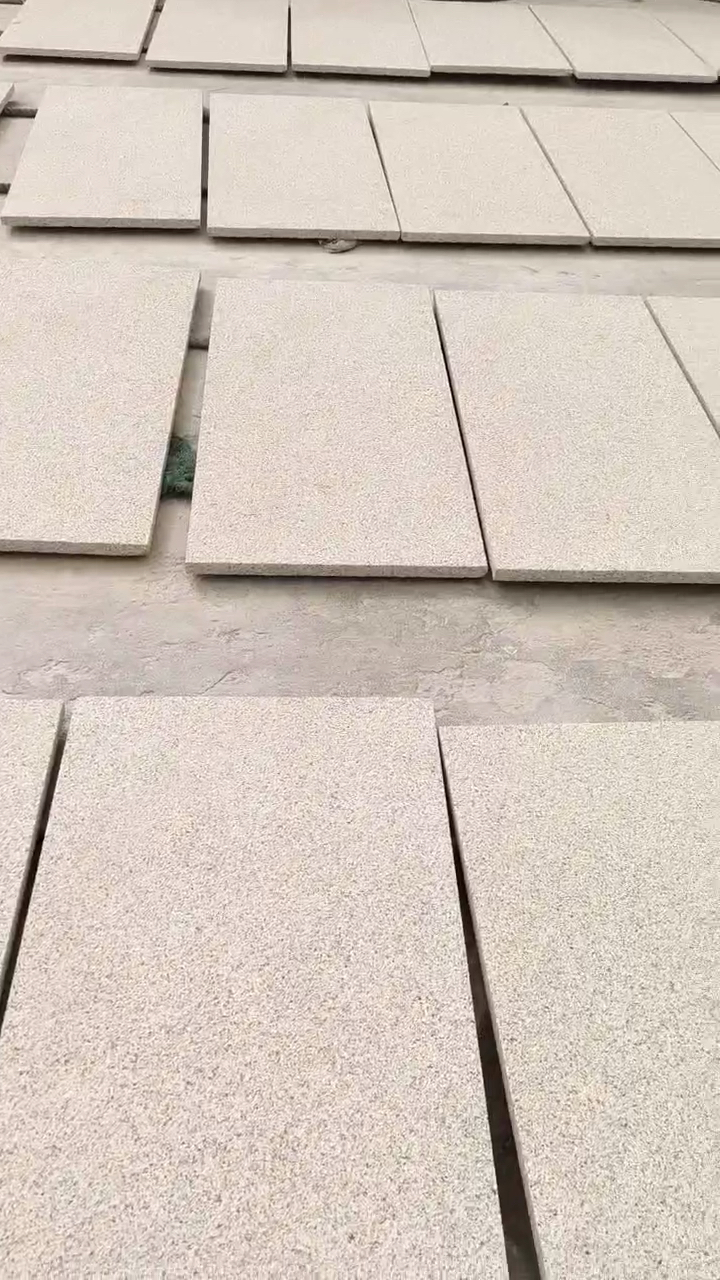 山东白麻包含光面,荔枝面,火烧面,主要用于建筑大楼,别墅,办公楼的