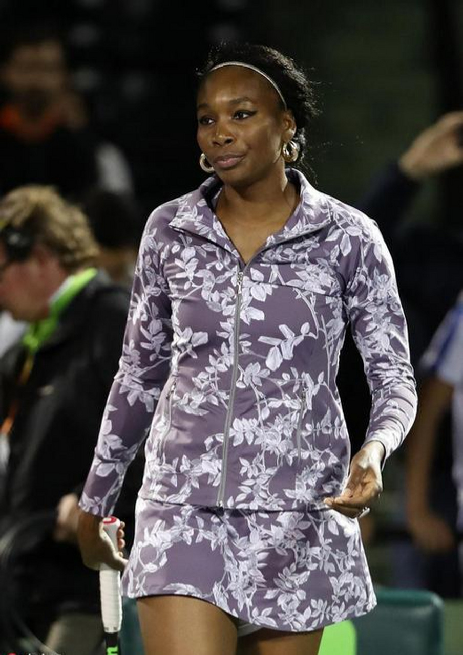 大威廉姆斯身高1米85,由于她很高,因此对手接她的球感到很吃力,而且她