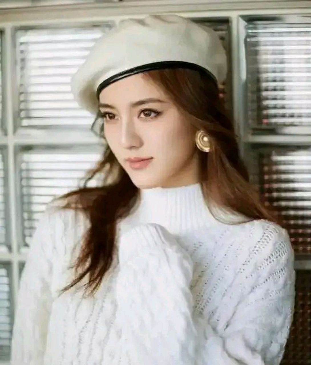 1993年10月27日出生于中国浙江省,中国香港女演员,广告模特,中法混血