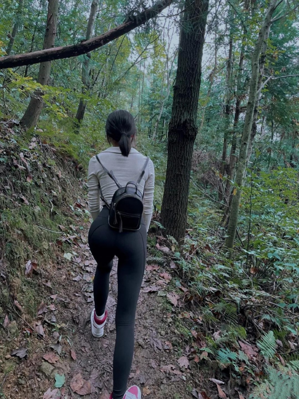 被女生主动约着爬山,是种什么体验?