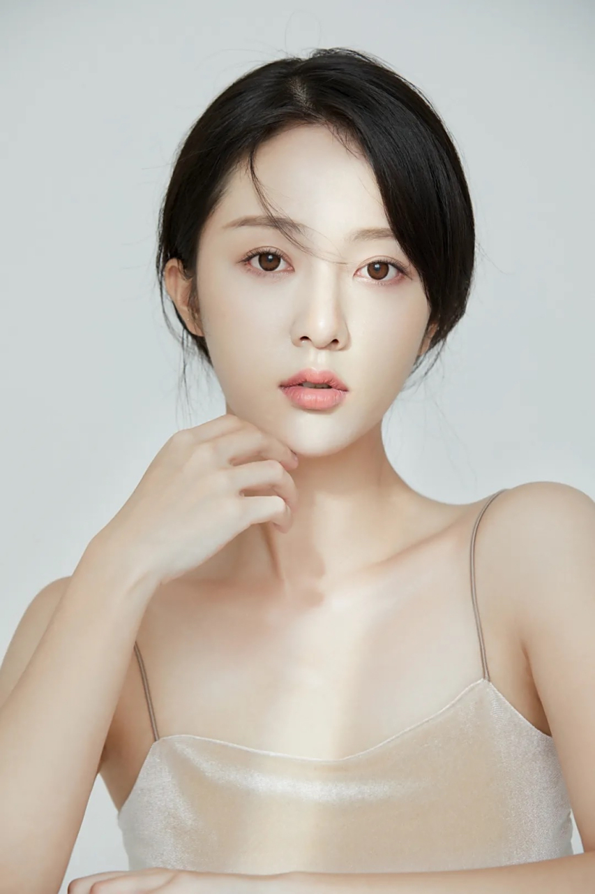 朱茉颜,出生于1998年9月30日,中国内地影视女演员.