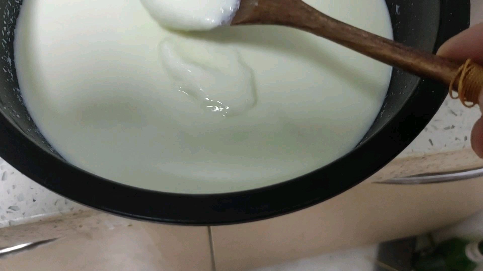 一个电饭锅,自己在家做酸奶