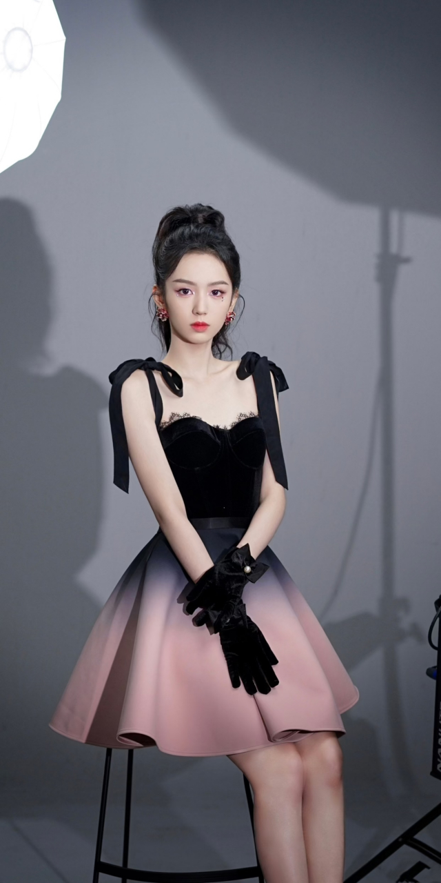 周也,颜值与气质齐飞的小花