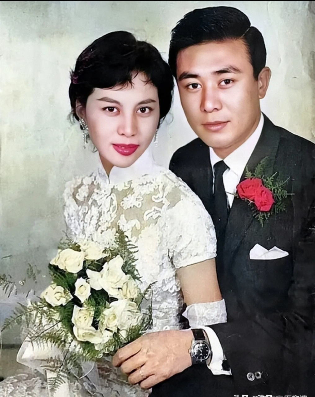 1960年,关山与张冰茜结婚了,两年后生下女儿关之琳.