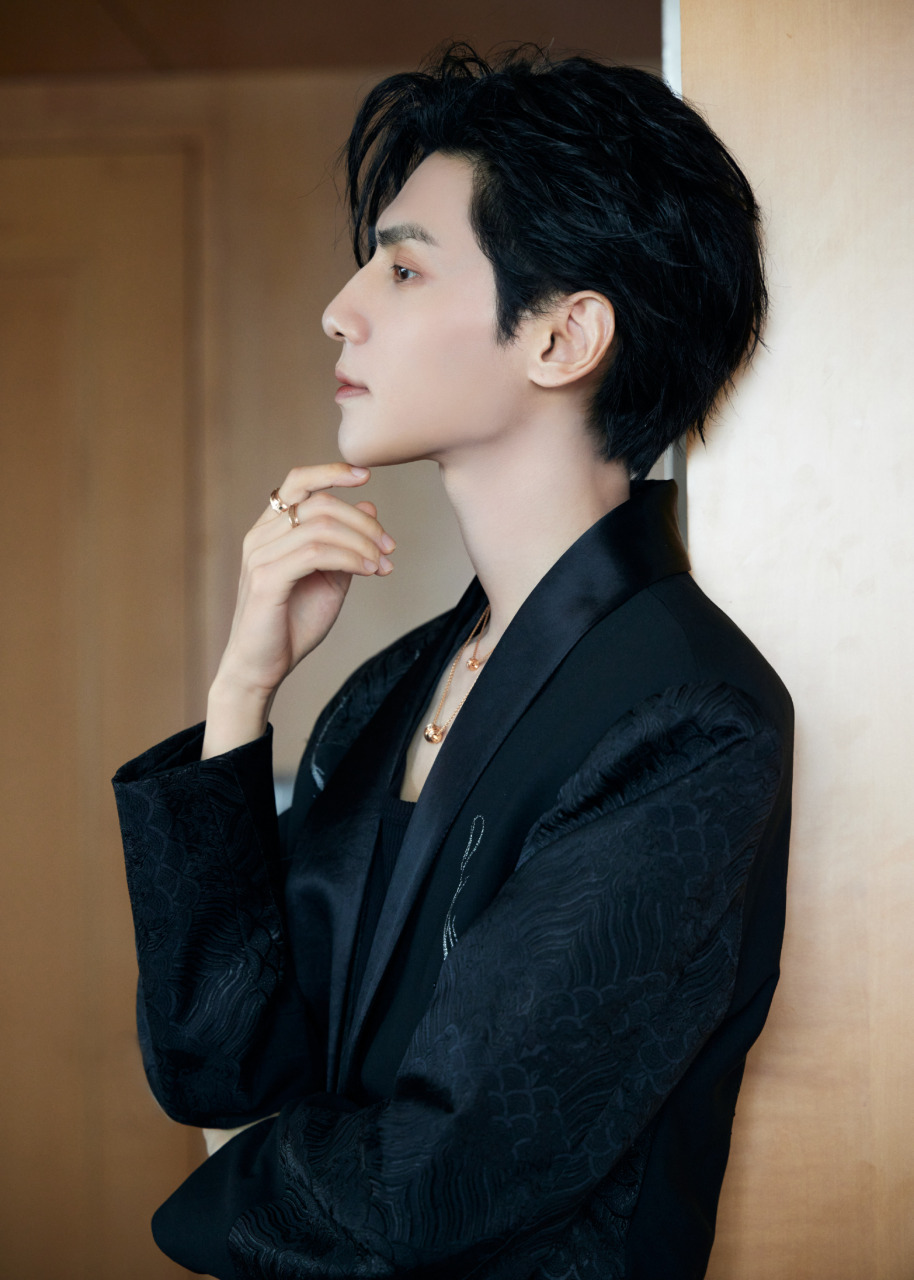 罗云熙写真[鲜花]