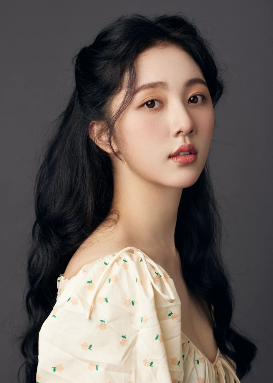 朱茉颜,出生于1998年9月30日,中国内地影视女演员.