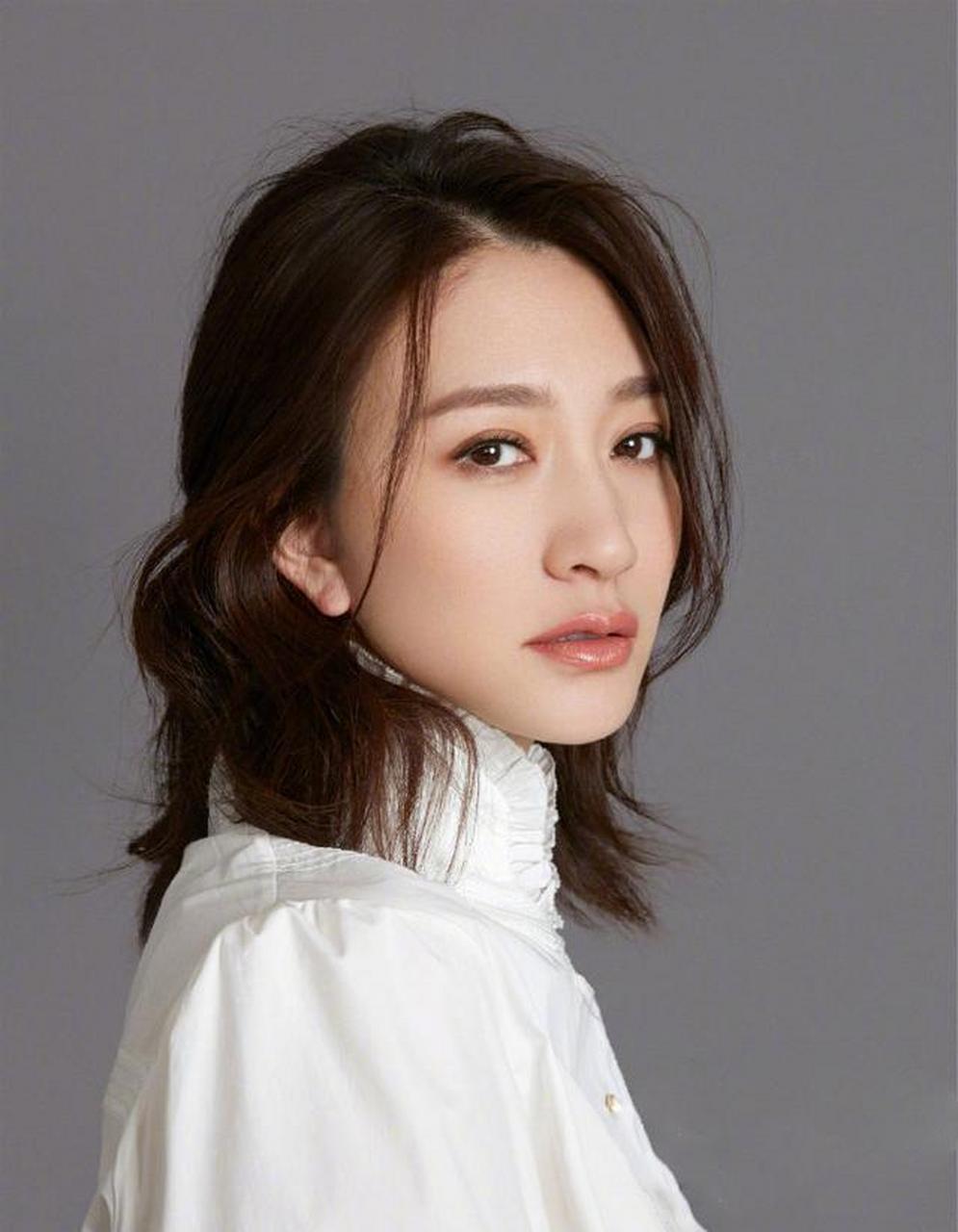 明星壁纸分享—李小冉