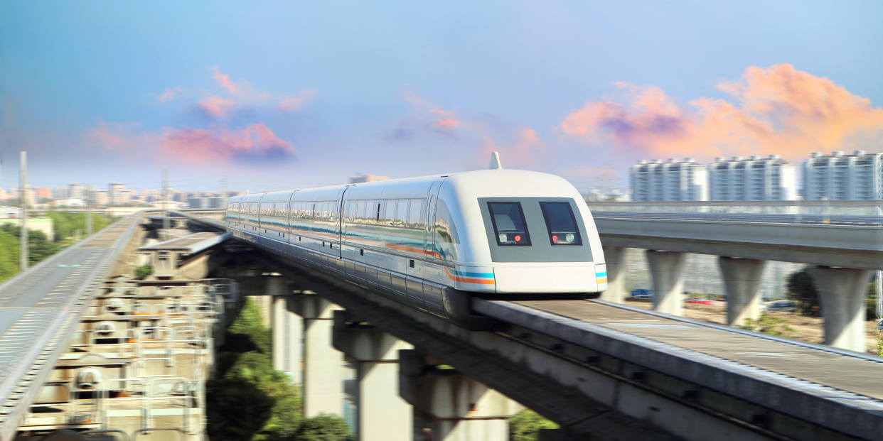 上海磁悬浮列车开通已有15年,实际效果如何?看完大跌眼镜