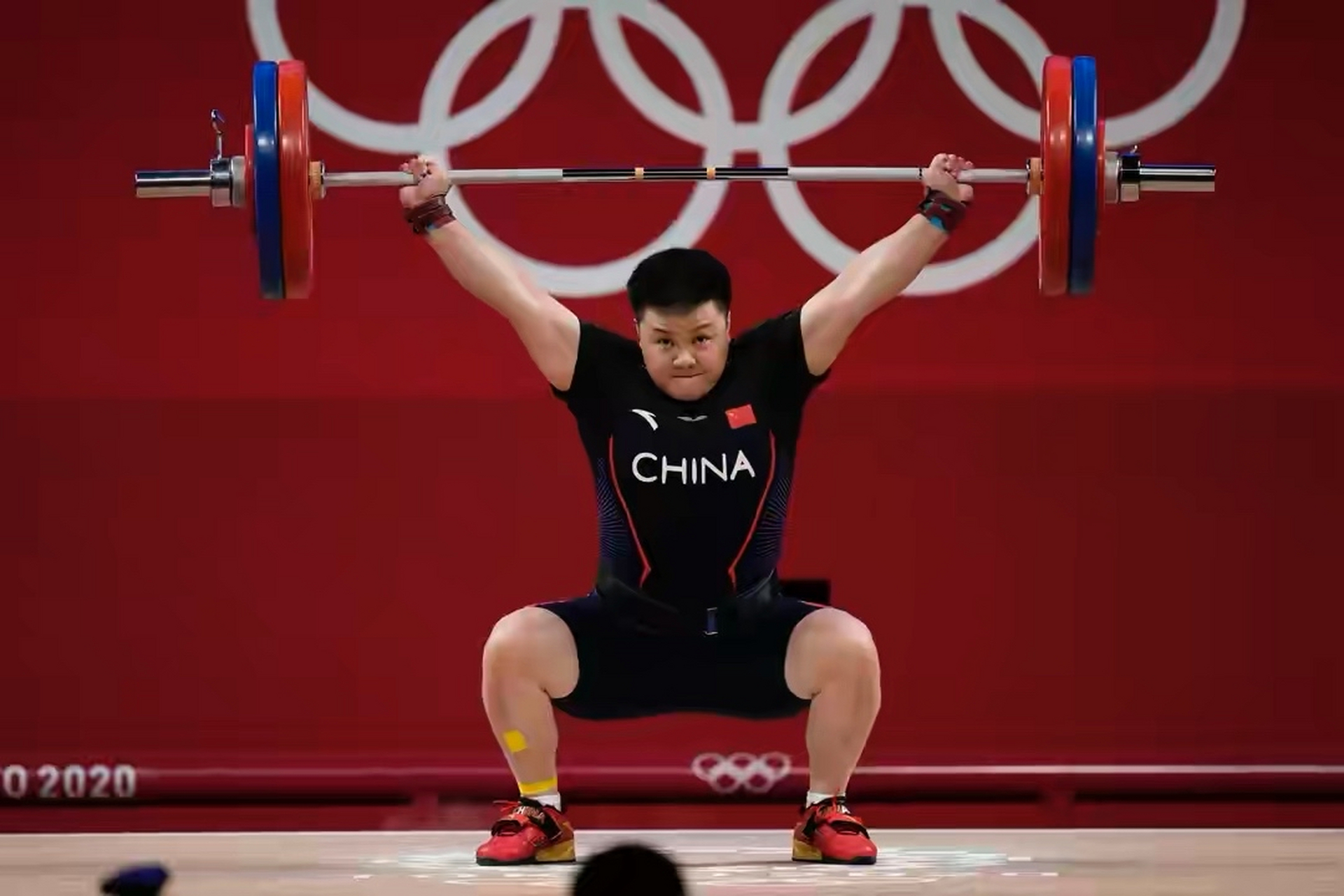 恭喜汪周雨拿下金牌.